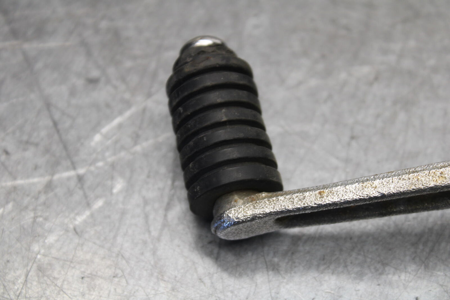 85-86 SUZUKI MADURA 1200 LEFT FRONT FOOT REST PEG STEP  BB691