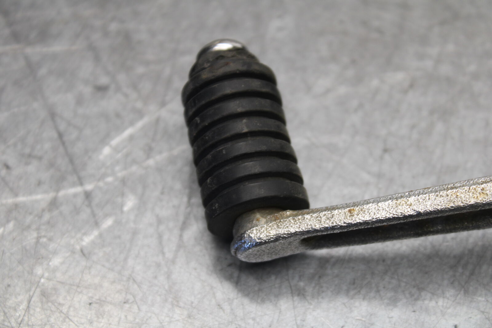 85-86 SUZUKI MADURA 1200 LEFT FRONT FOOT REST PEG STEP  BB691