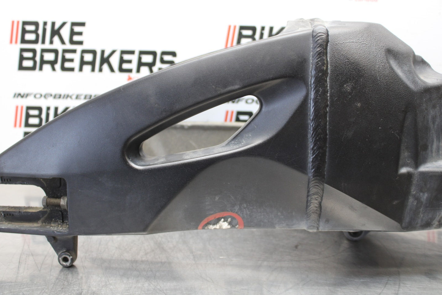 06-07 SUZUKI GSXR 600 REAR SWINGARM BACK SUSPENSION SWING ARM BB178