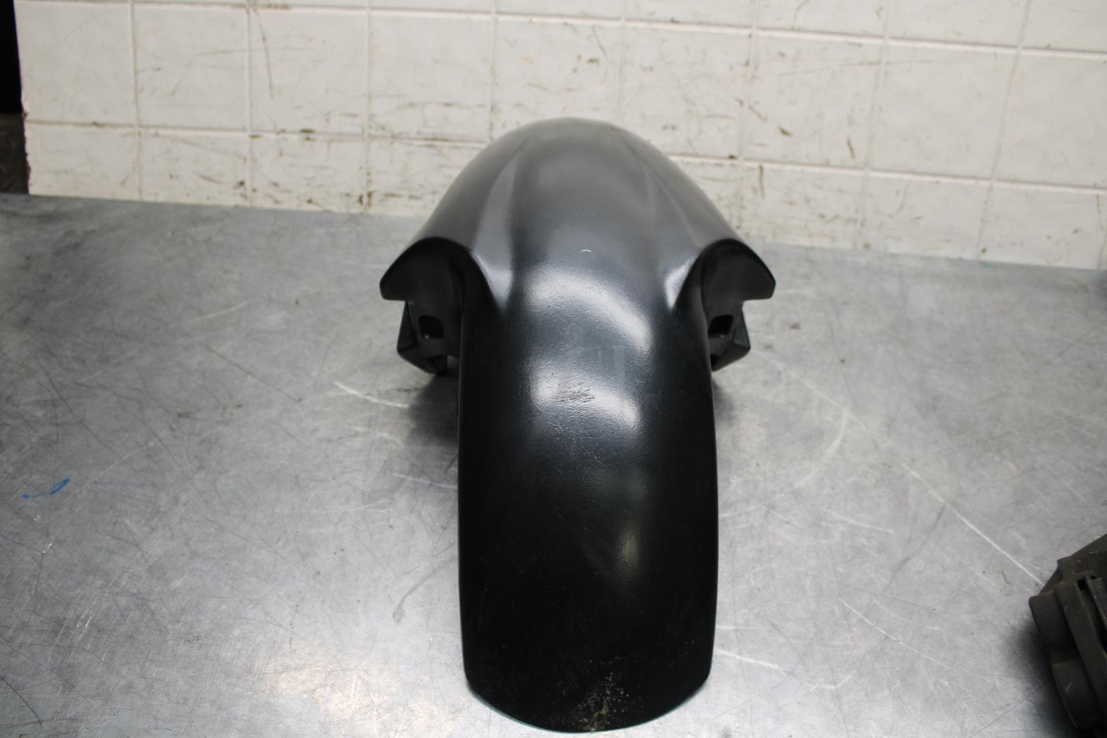 2000 Yamaha YZF R6 FRONT WHEEL FENDER COWL FAIRING BB558