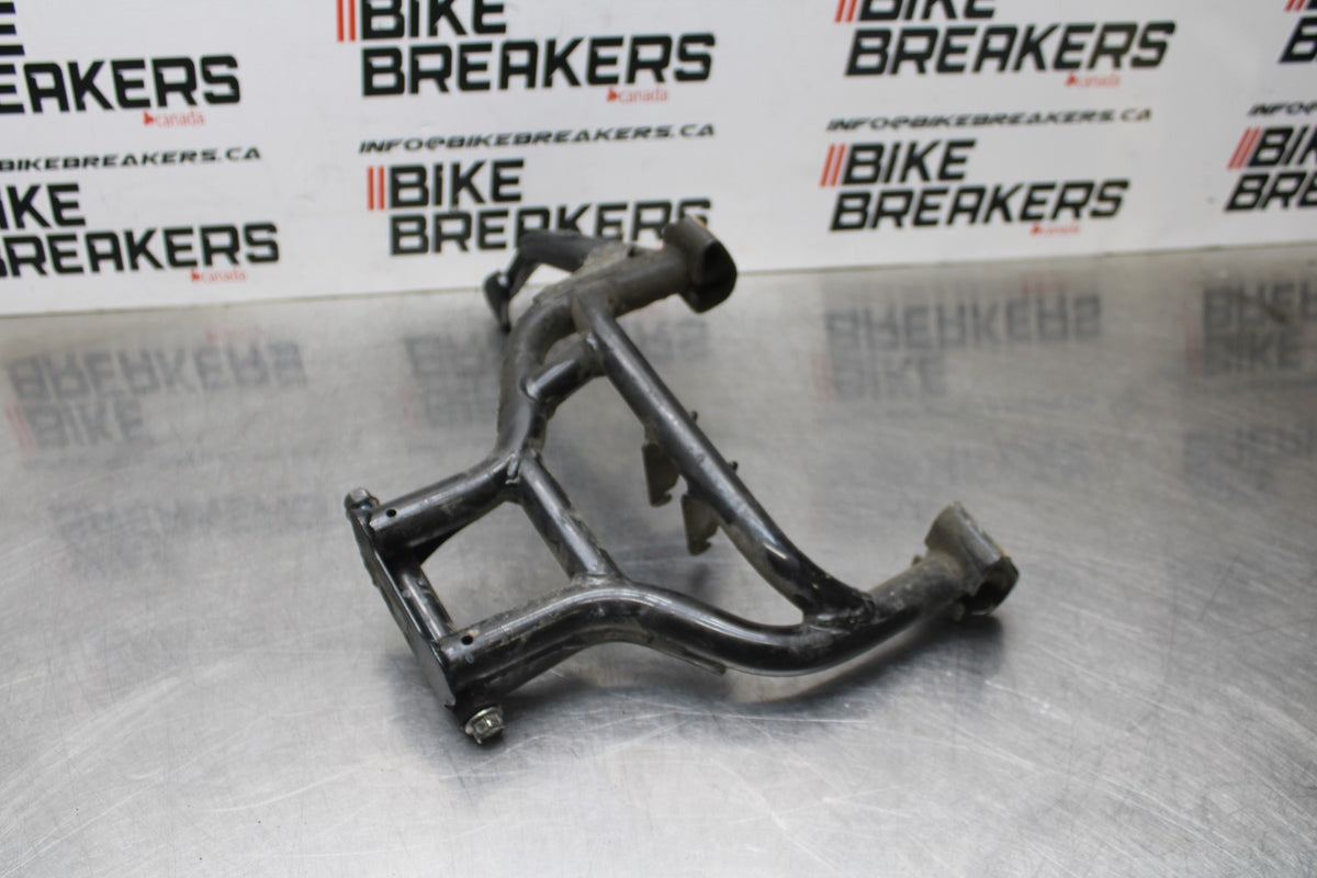 15 SUZUKI GW250F CENTER MAIN STAND BB789
