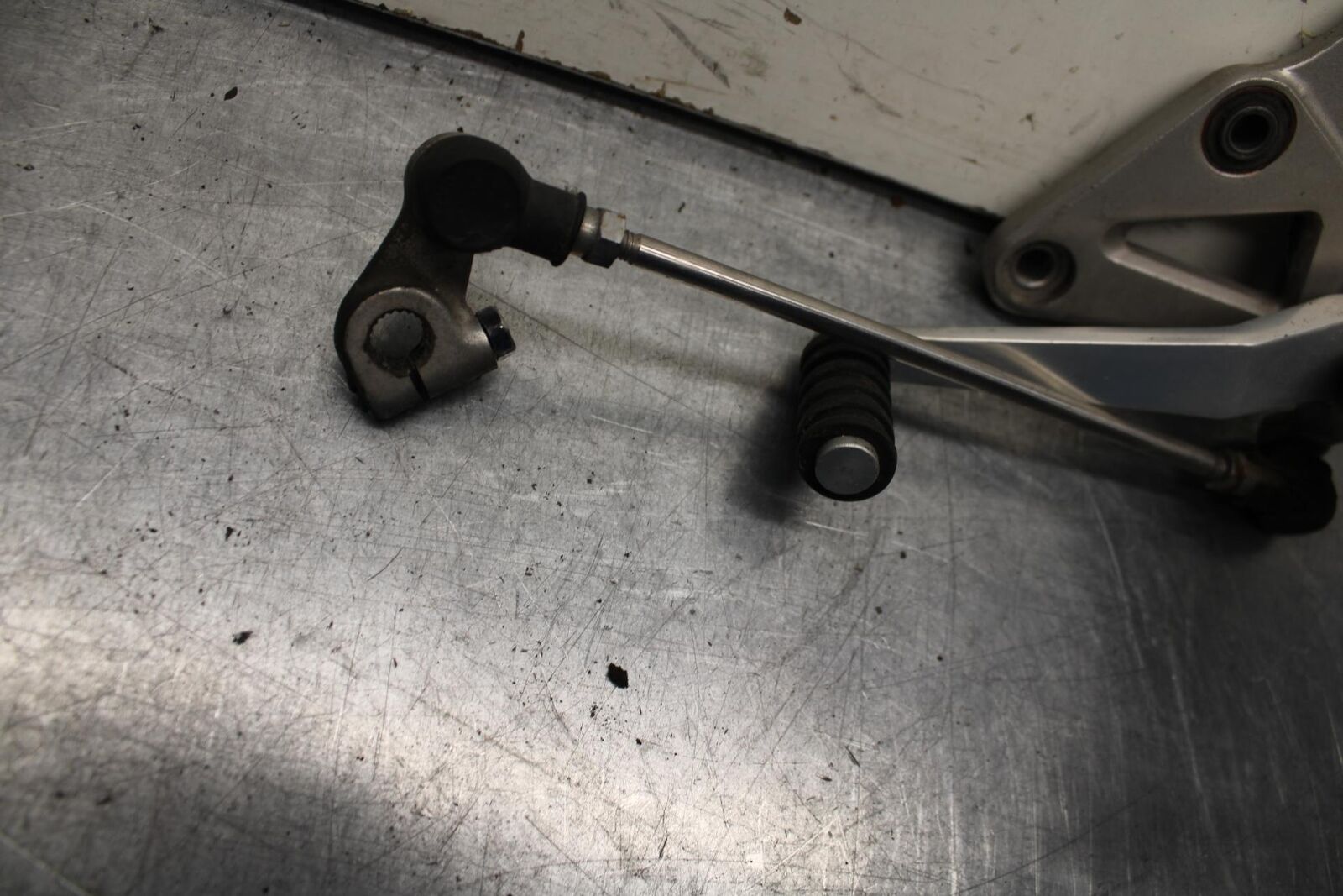 1995 Suzuki RF600R LEFT REARSET REAR SET DRIVER FOOT PEG SHIFTER BB615