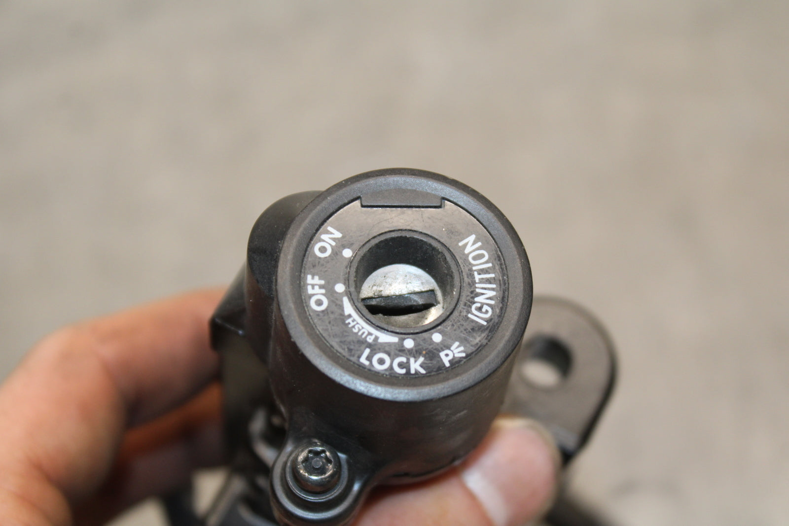 11-17 SUZUKI GSXR600 IGNITION LOCK W KEY BB132