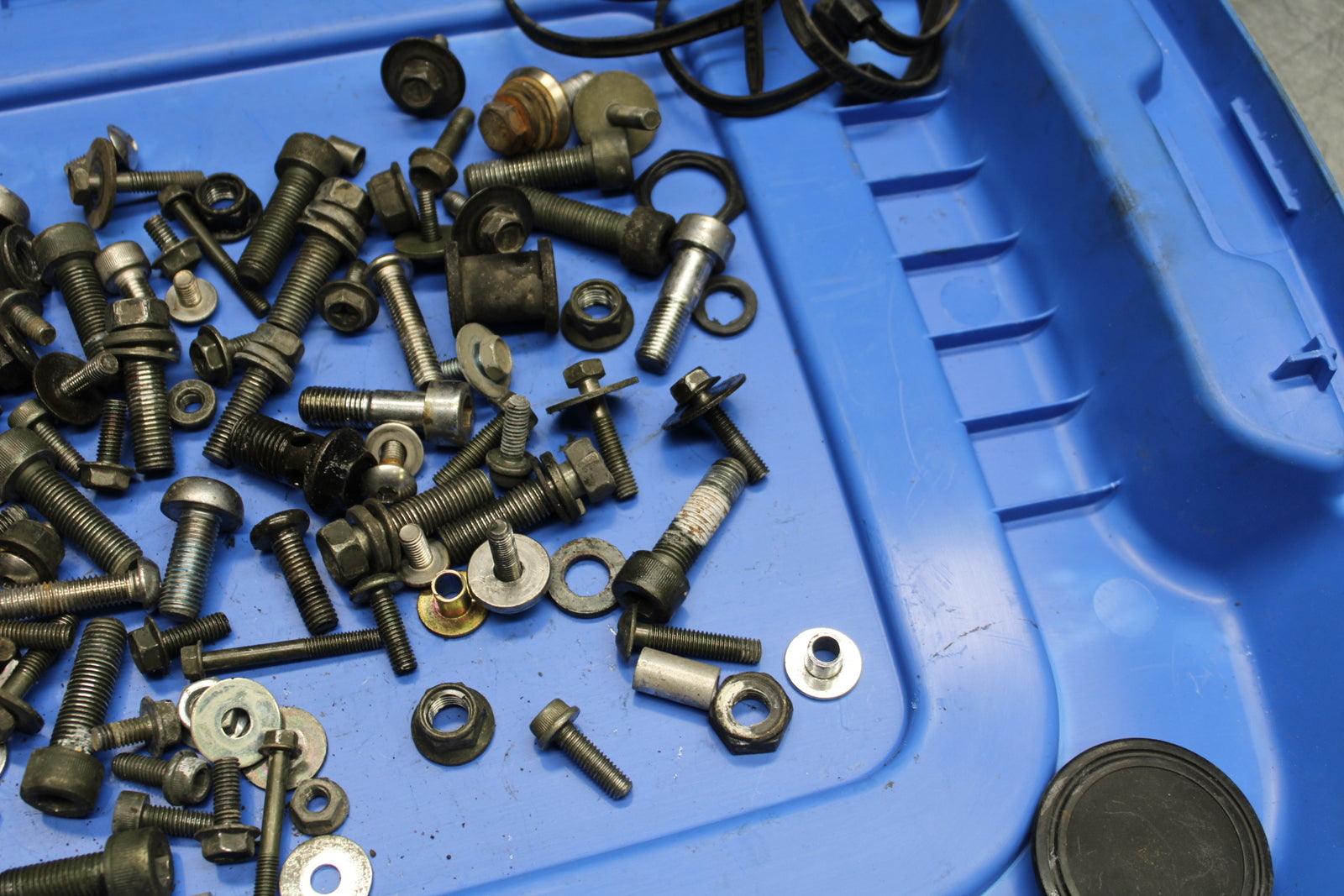 00 SUZUKI INTRUDER 1500 VL1500 MOUNTING BOLTS HARDWARE MOTOR SCREWS BB761