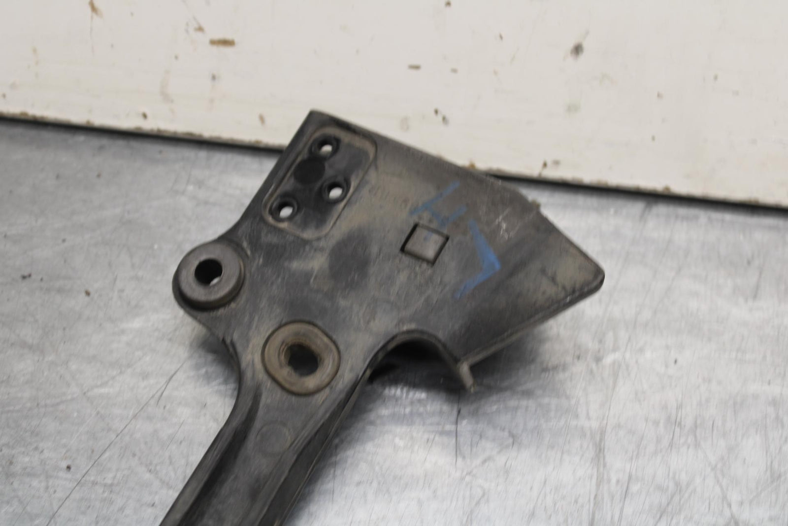 1999 Honda ST1100 LEFT PANNIER RACK RAIOL BRACKET BB222