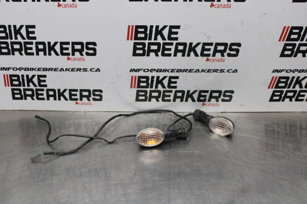08-12 KAWASAKI NINJA 250R EX250J FRONT TURN SIGNALS LIGHT INDICATORS  BB784