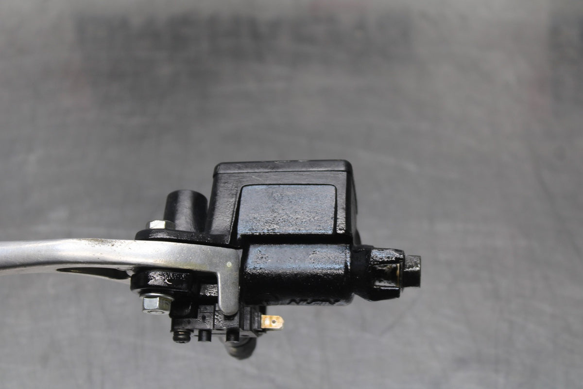 08 HONDA CBR125R FRONT BRAKE MASTER CYLINDER w/ LEVER BB839