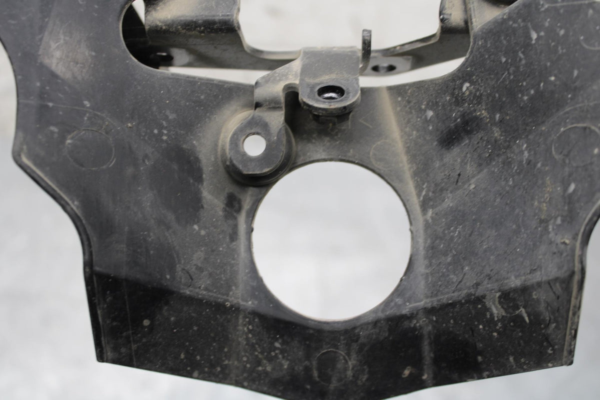 2006 Yamaha YZF R6 INNER FRONT UPPER HORN SIGNAL COWL GUARD COVER BB560