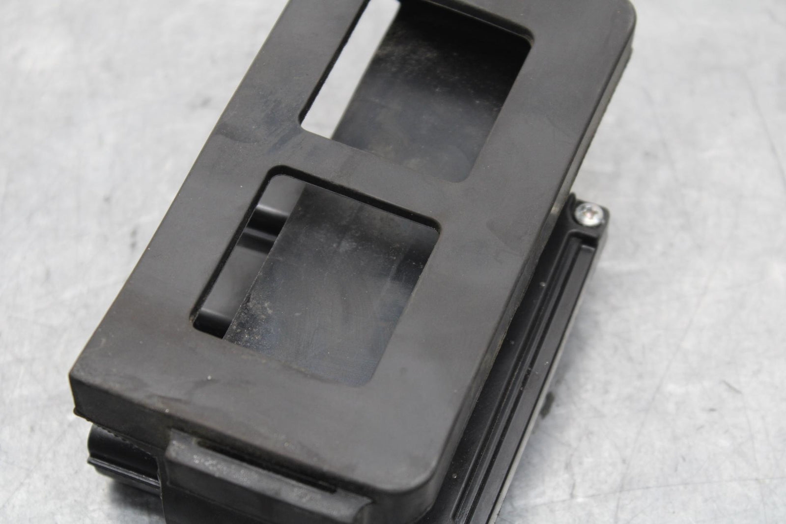 19-22 KAWASAKI Z400 RELAY ASSEMBLY BOX BB586