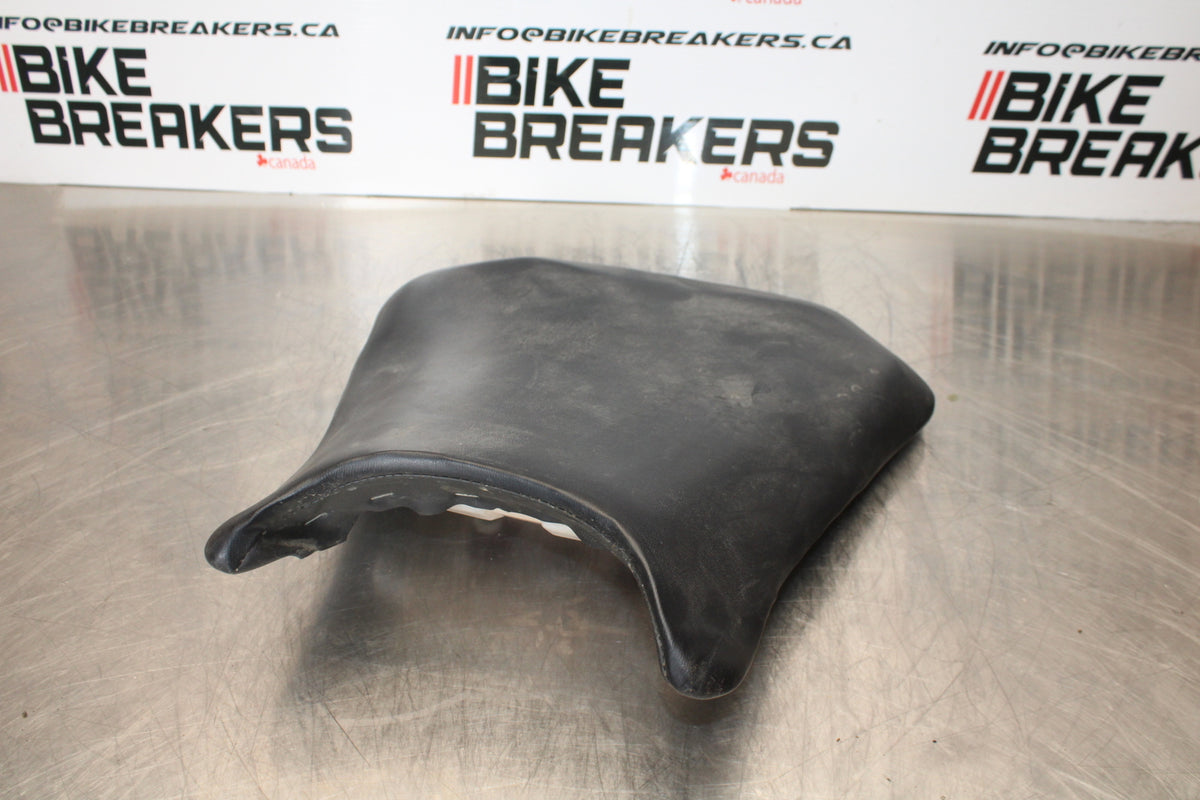 05-06 HONDA CBR600RR FRONT DRIVERS SEAT PAD SADDLE PILLION BB159