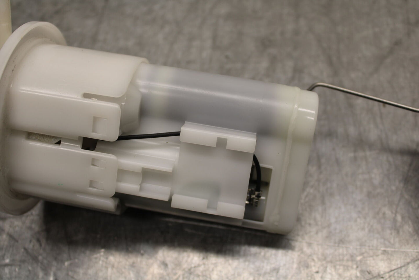 22-24 YAMAHA XSR900 FUEL PUMP GAS PETROL SENDER UNIT BB710