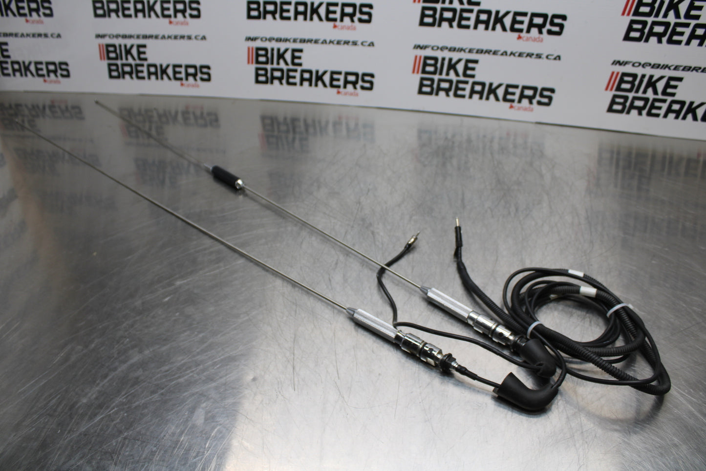 09 YAMAHA ROYAL STAR XVZ1300TF VENTURE RADIO STEREO ANTENNA SET PAIR BB151