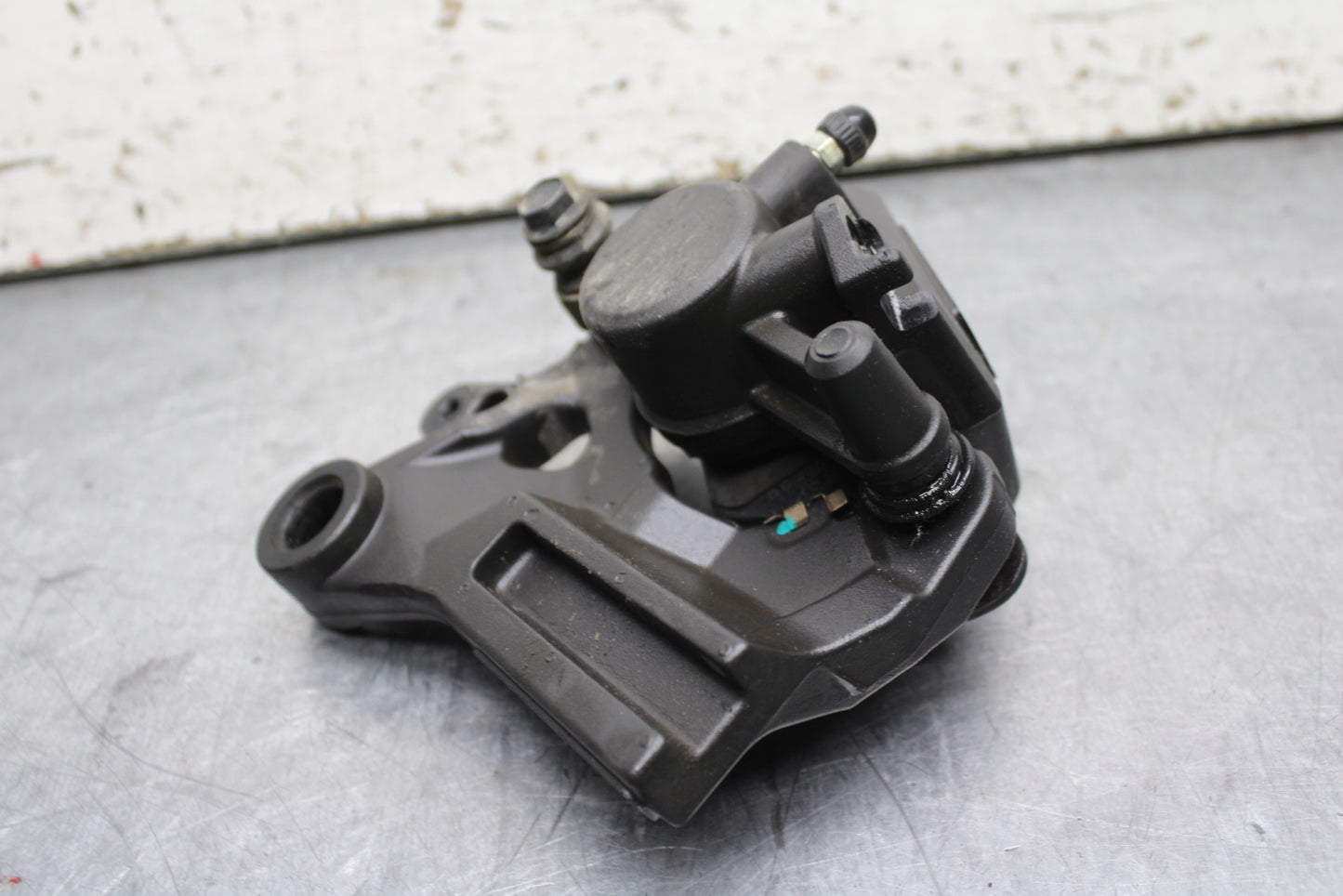 19-24 YAMAHA R3 REAR BACK BRAKE CALIPER W MOUNT BRACKET BB736