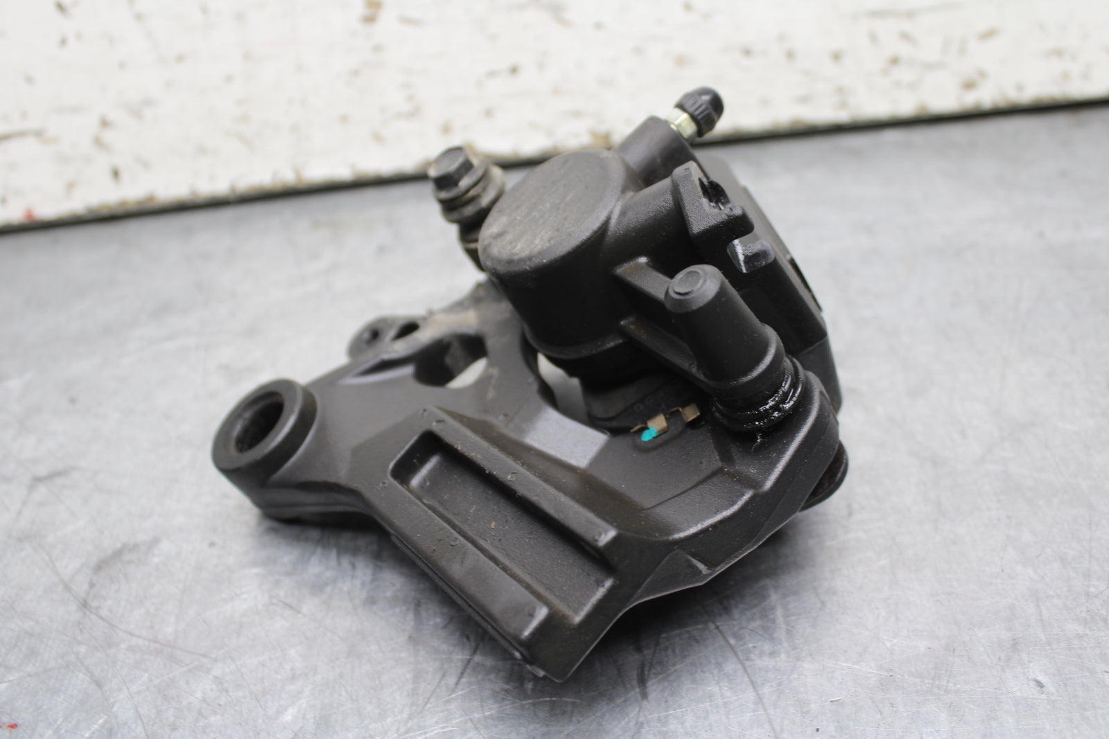 19-24 YAMAHA R3 REAR BACK BRAKE CALIPER W MOUNT BRACKET BB736