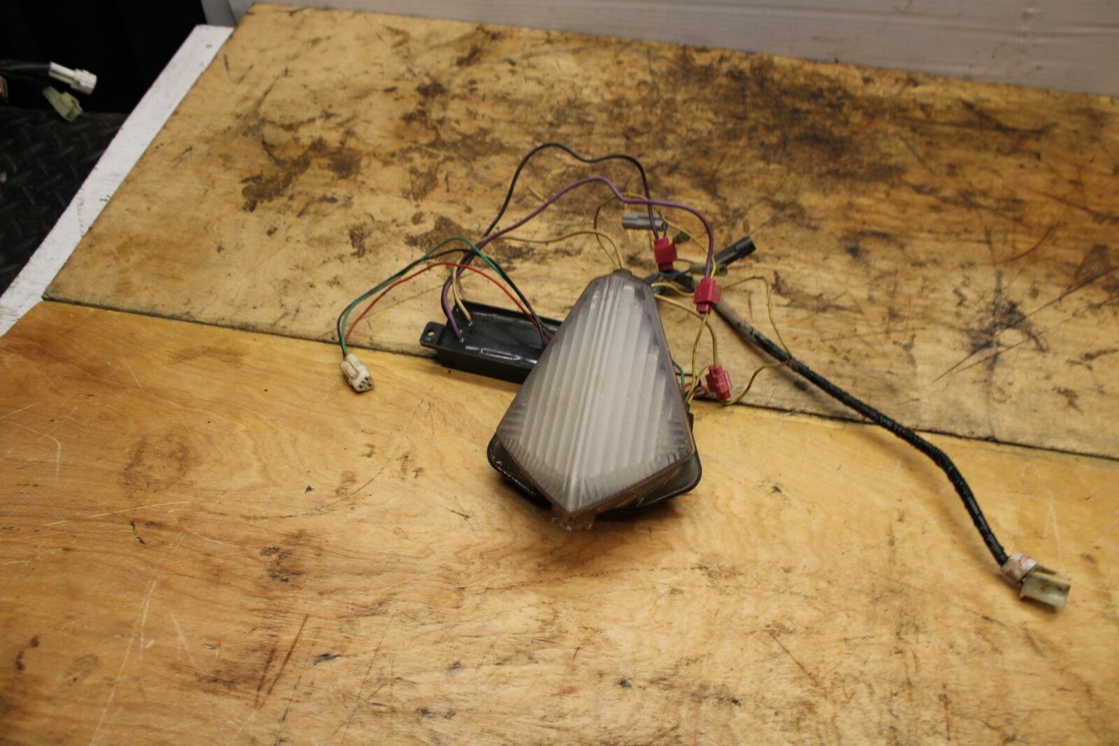 07-08 YAMAHA YZF R1 REAR TAIL TAILLIGHT BACK BRAKE LIGHT BB337