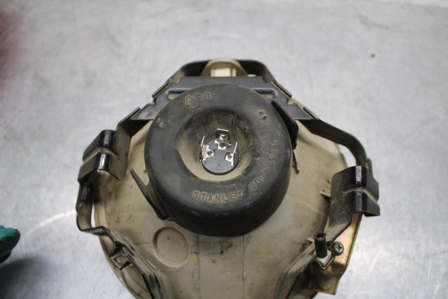 2005 Kawasaki Vulcan 1500 VN1500N Classic SINGLE HEADLIGHT HEAD LAMP LIGHT BB576