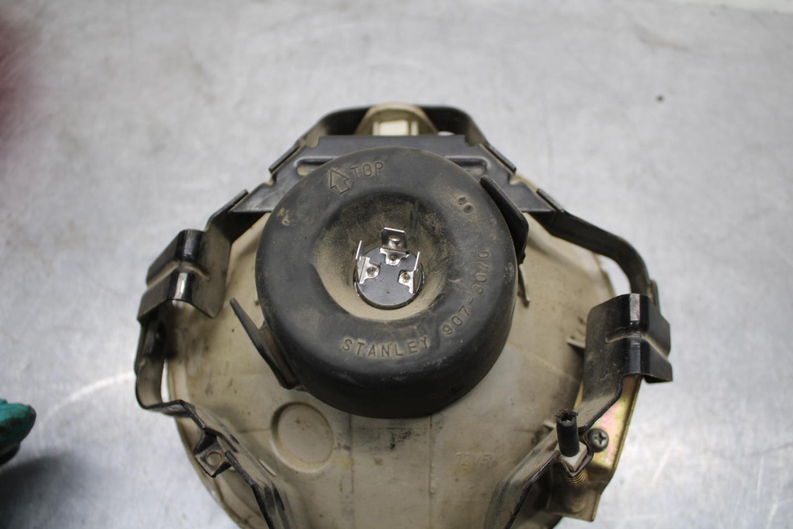 2005 Kawasaki Vulcan 1500 VN1500N Classic SINGLE HEADLIGHT HEAD LAMP LIGHT BB576