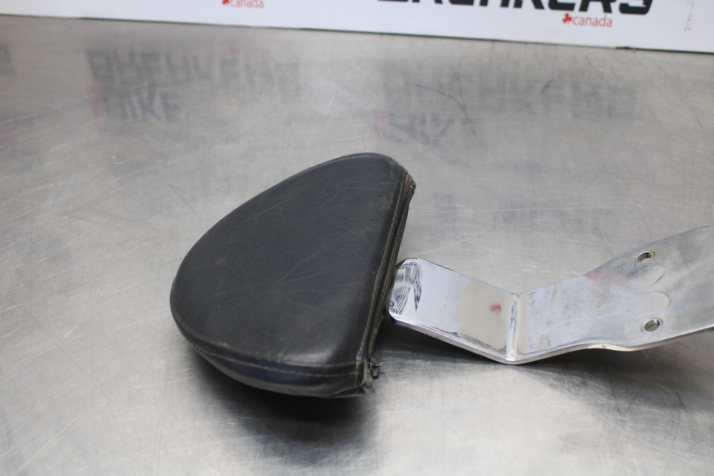 05-06 VICTORY KINGPIN DELUXE FRONT DRIVERS SEAT BACK REST BB195