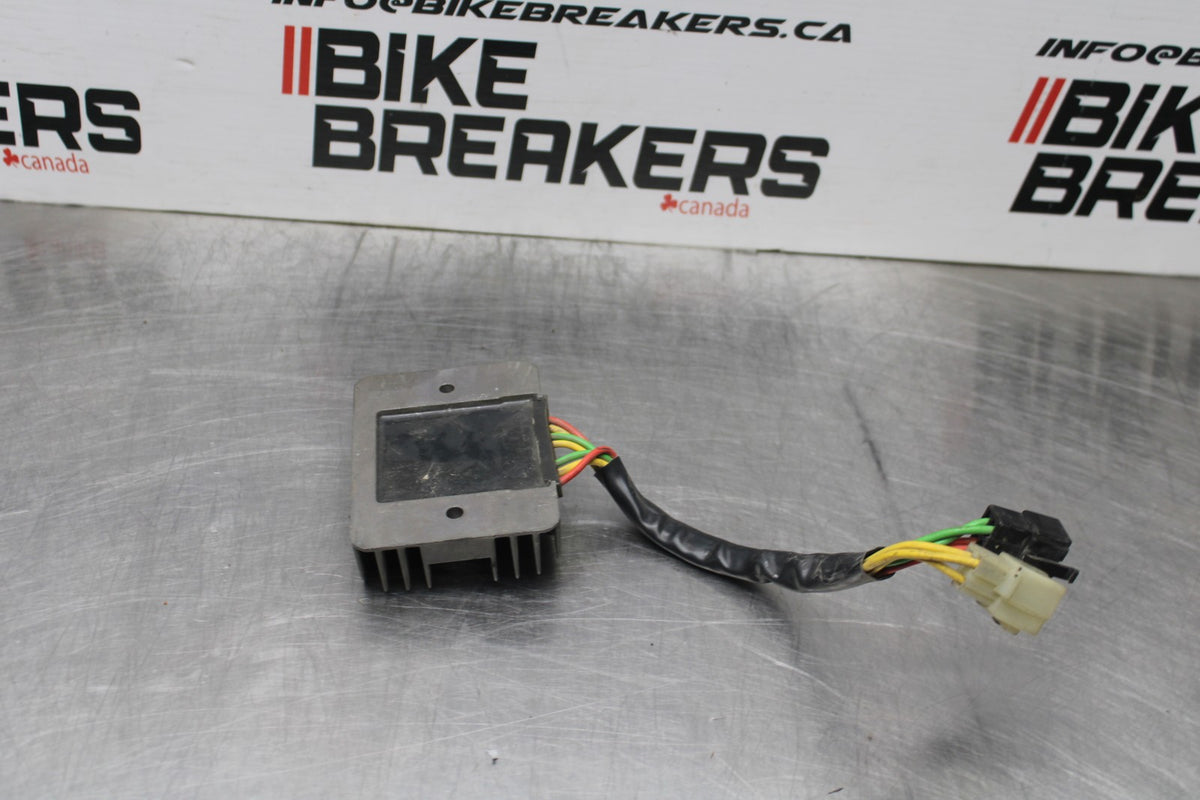 02 DUCATI MONSTER 620 RECTIFIER VOLTAGE REGULATOR BB851