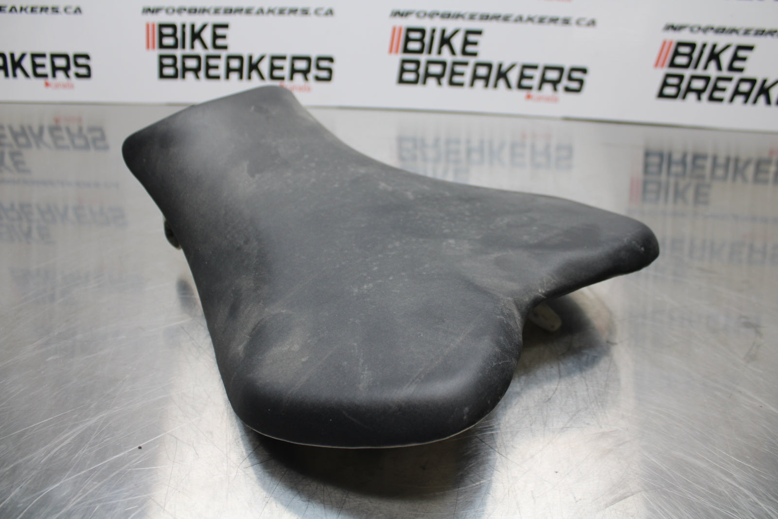 11 SUZUKI GSXR1000 FRONT DRIVERS SEAT PAD SADDLE PILLION BB142