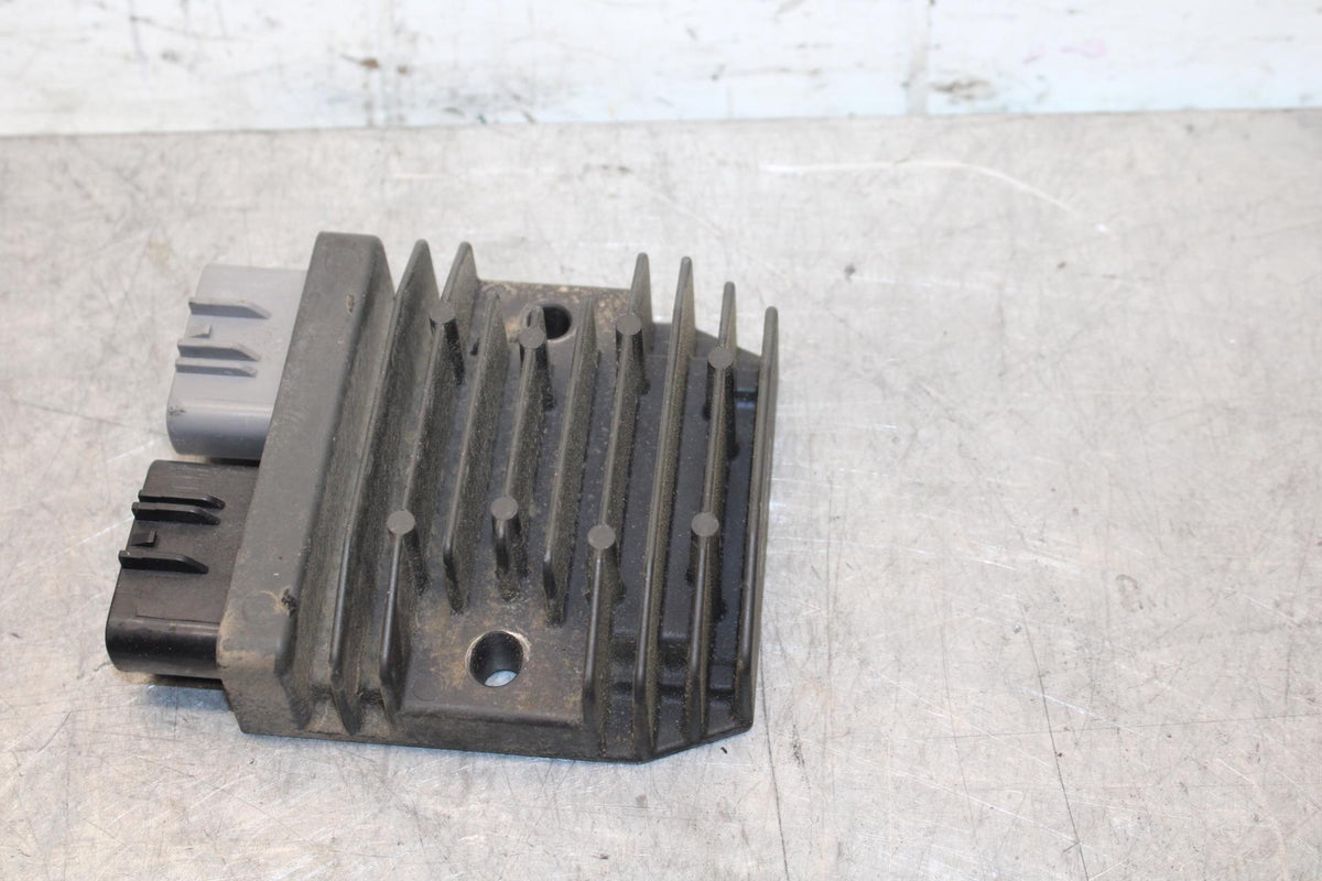 2015 Yamaha FZ09 RECTIFIER VOLTAGE REGULATOR 1D7-81960-01-00 BB54