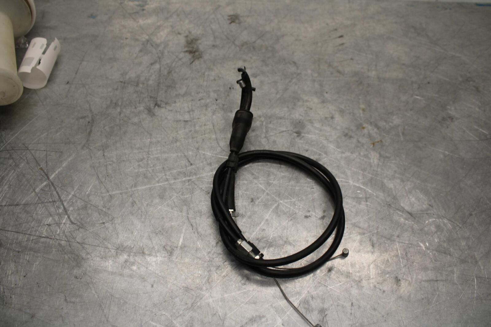 08-16 YAMAHA YZF R6 THROTTLE CABLES LINES 13S-26302-00-00 BB443