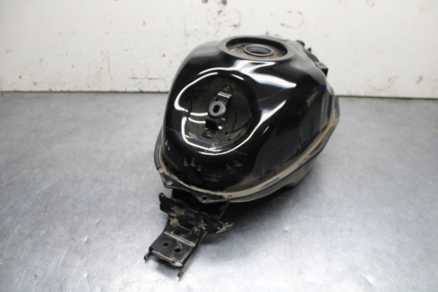 19-24 YAMAHA R3 GAS TANK FUEL CELL PETROL RESERVOIR BB736