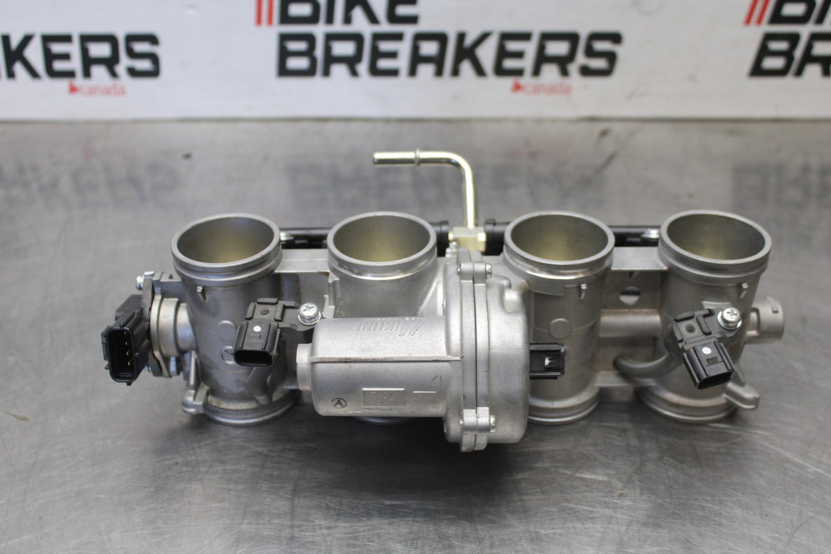 25 KAWASAKI Z900 MAIN FUEL INJECTORS / THROTTLE BODIES BB928