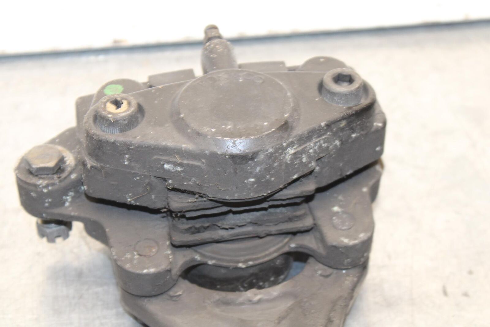 80-81 SUZUKI GS1000GL REAR BACK BRAKE CALIPER W MOUNT BRACKET BB103