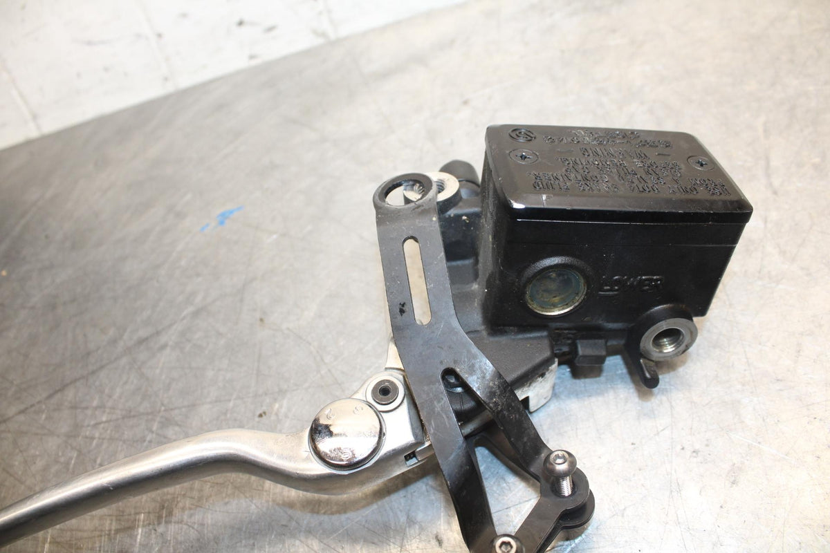 2015 Yamaha FJ09 FRONT BRAKE MASTER CYLINDER w/ LEVER BB41