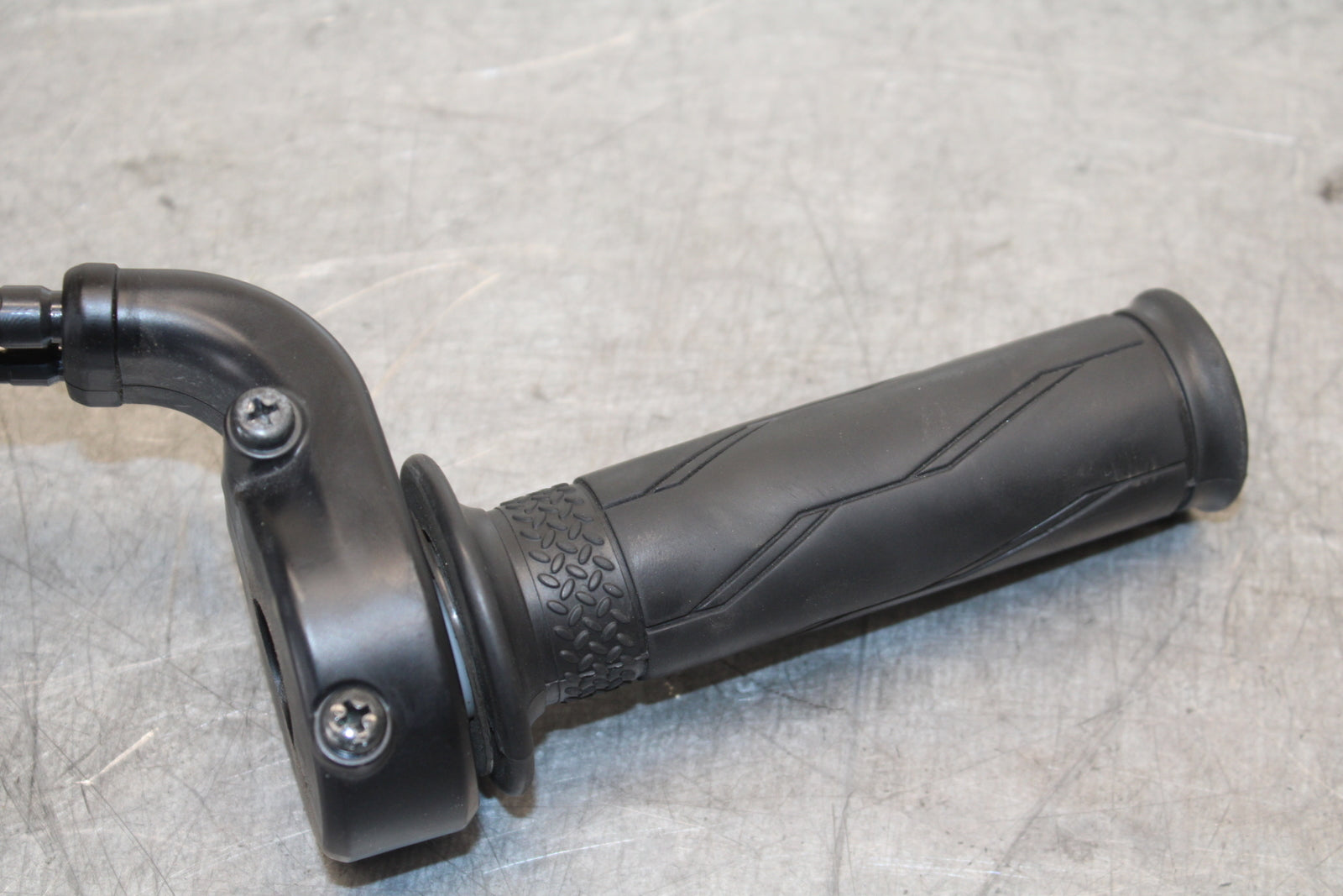 13-18 KAWASAKI NINJA ZX6R THROTTLE CABLE LINE HOUSING GUIDE BB682