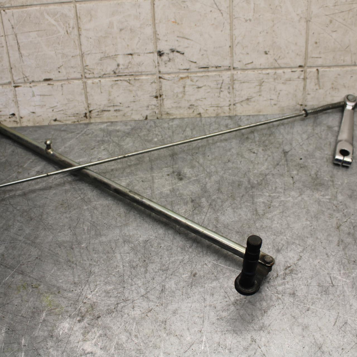 2007 Suzuki Boulevard M50B REAR BACK BRAKE TORQUE ROD SHAFT BAR BB537