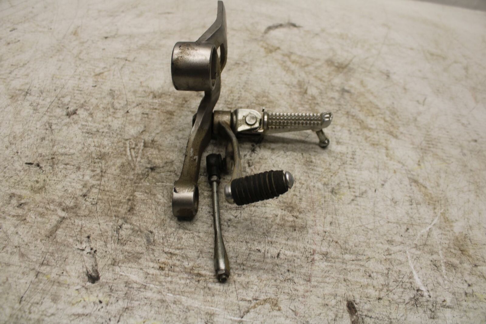 16-21 YAMAHA XSR900 LEFT REARSET REAR SET DRIVER FOOT PEG REST STOP BB370
