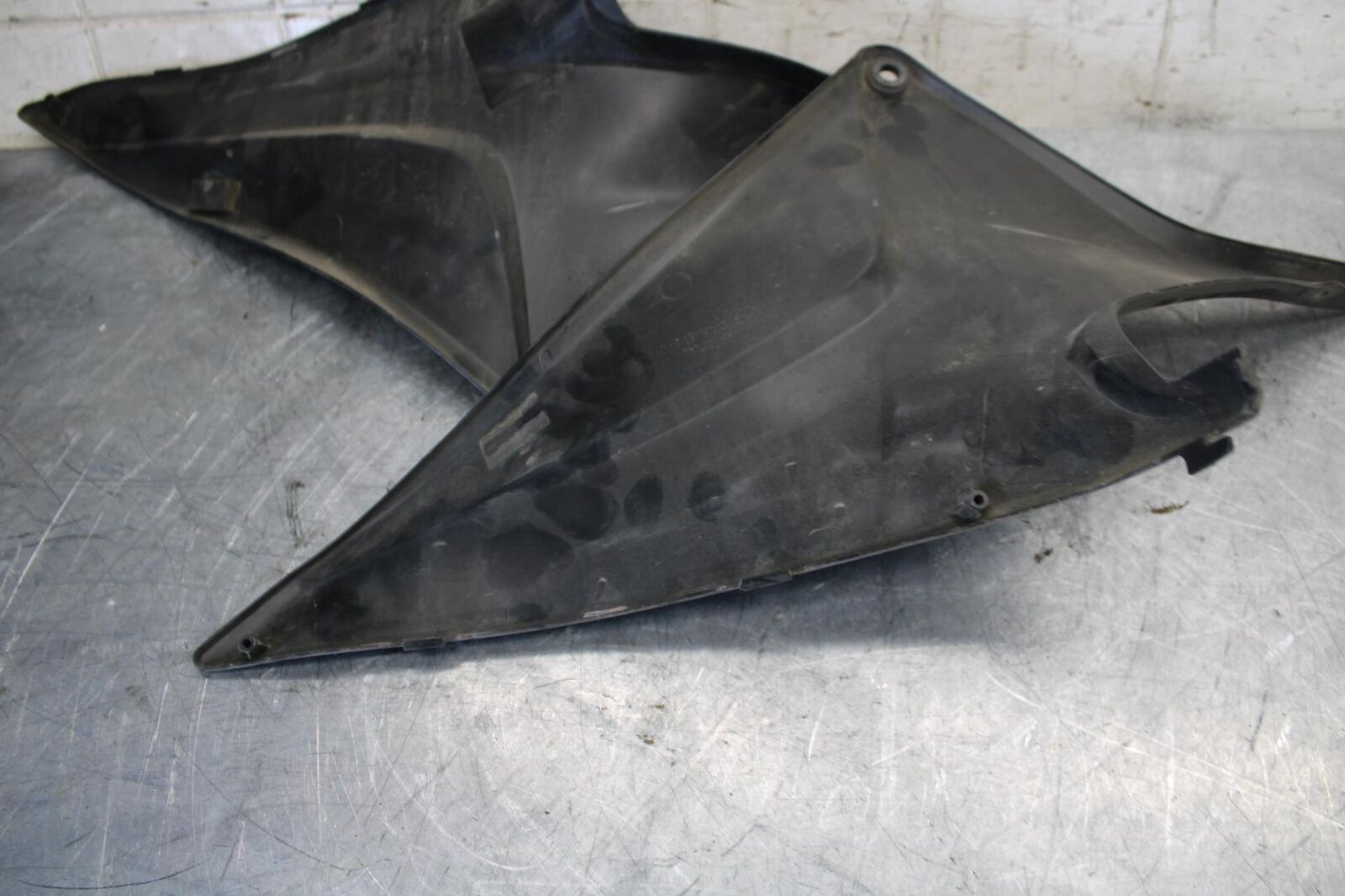 2011 Honda CBR600RR RIGHT LEFT GAS FUEL TANK PANELS COVERS TRIM SET COWLS  BB520