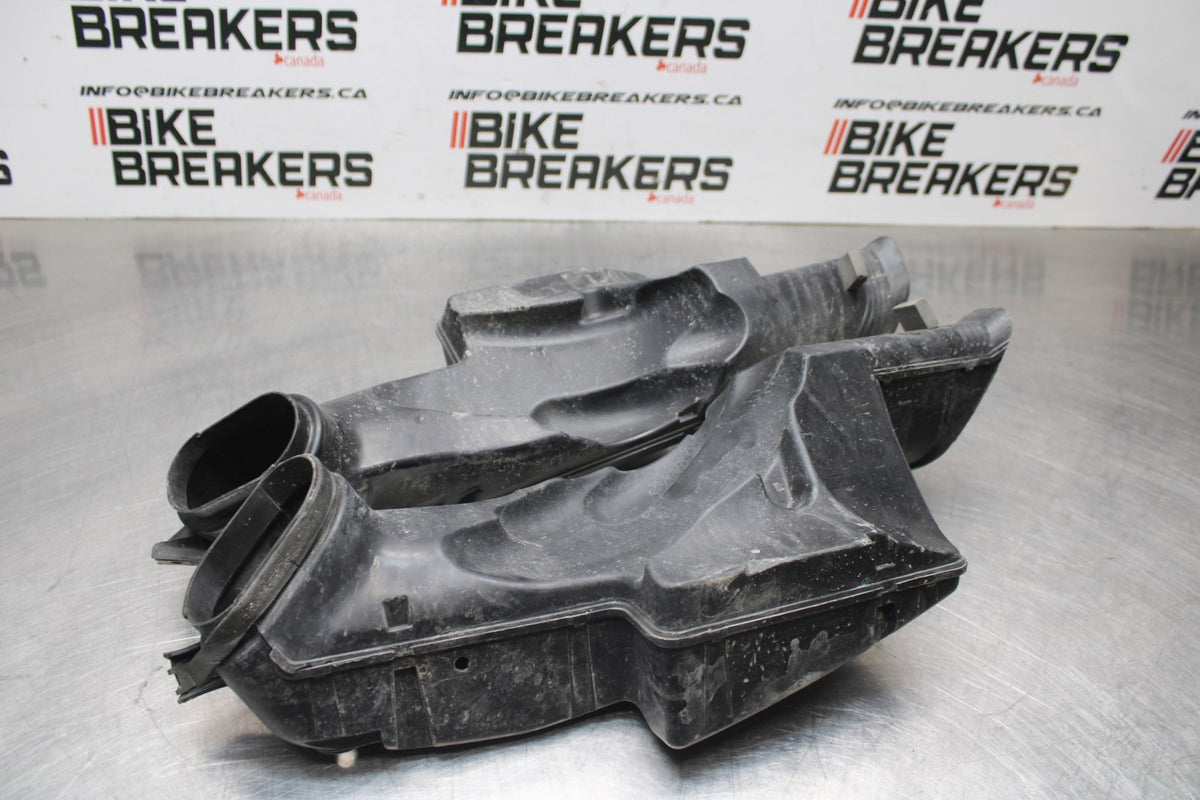 06-07 SUZUKI GSXR750 RIGHT LEFT AIR INTAKE DUCTS BB811