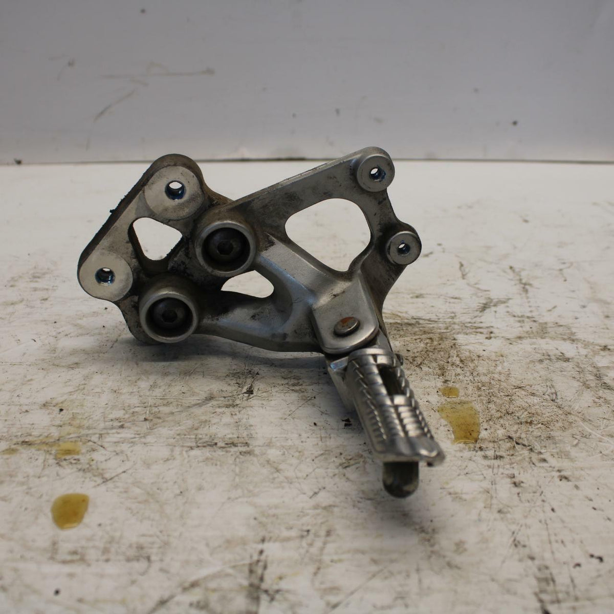 06-07 SUZUKI GSXR600 LEFT REARSET REAR SET DRIVER FOOT PEG REST STOP BB275