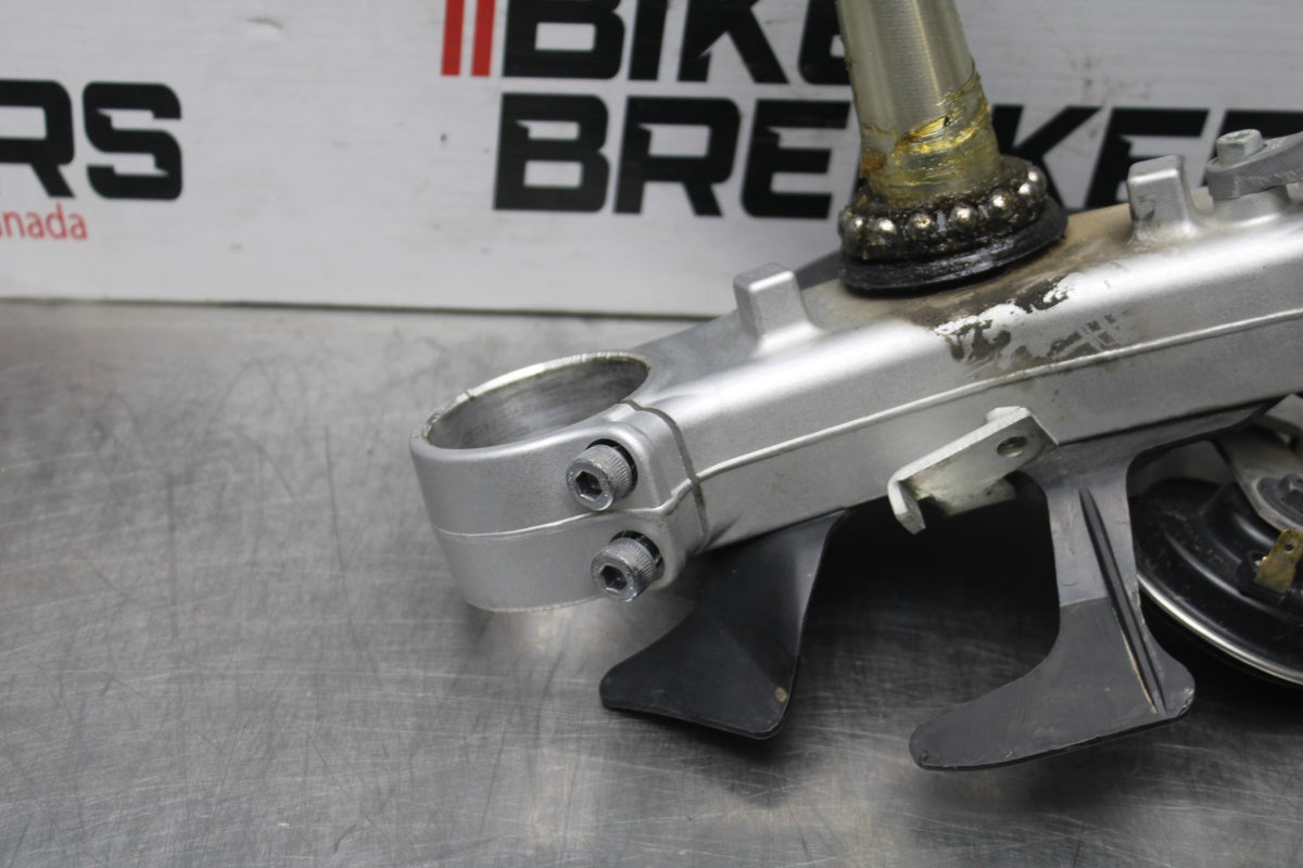 13 YAMAHA YZF R1 FRONT FORKS CLAMP LOWER TRIPLE TREE STEM BB781