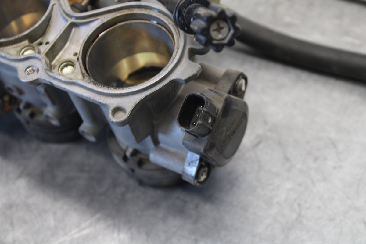 05-06 HONDA CBR600RR MAIN FUEL INJECTORS / THROTTLE BODIES 16401-MEE-A01 BB655