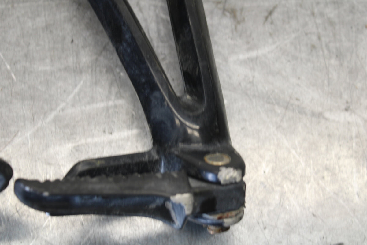 06-07 SUZUKI GSXR 600 REAR BACK PASSENGER PEG SET PAIR BB694
