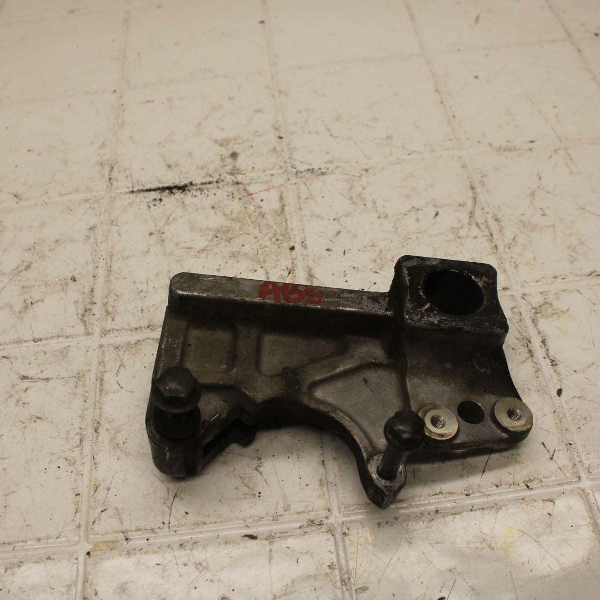 06-07 SUZUKI BANDIT 1200S ABS REAR BRAKE CALIPER HANGER MOUNTING BRACKET BB21