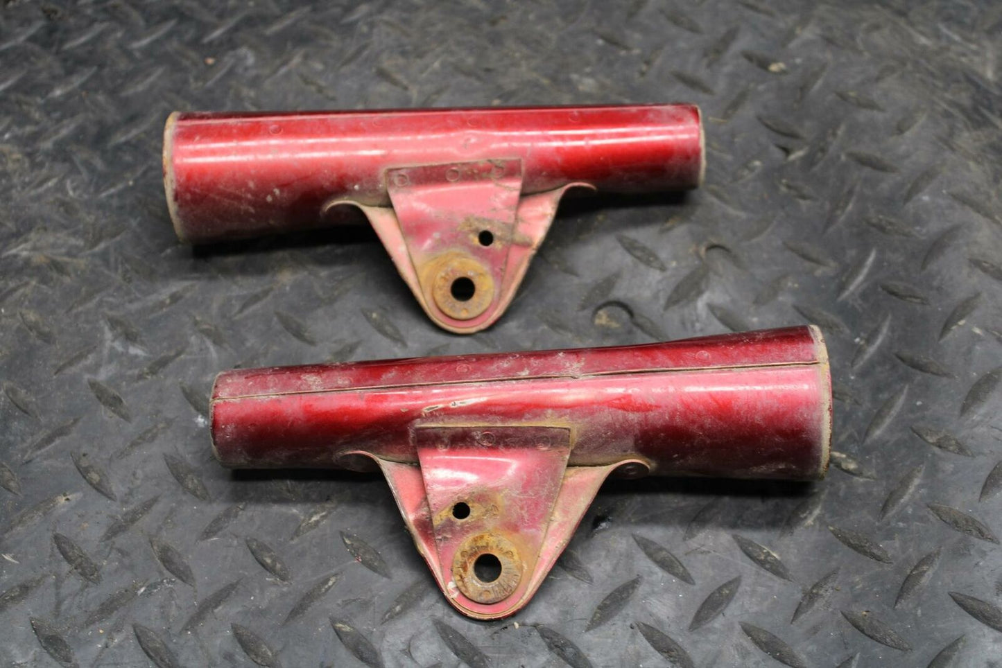 71 YAMAHA L5 FRONT LEFT RIGHT HEADLIGHT BRACKET BB230