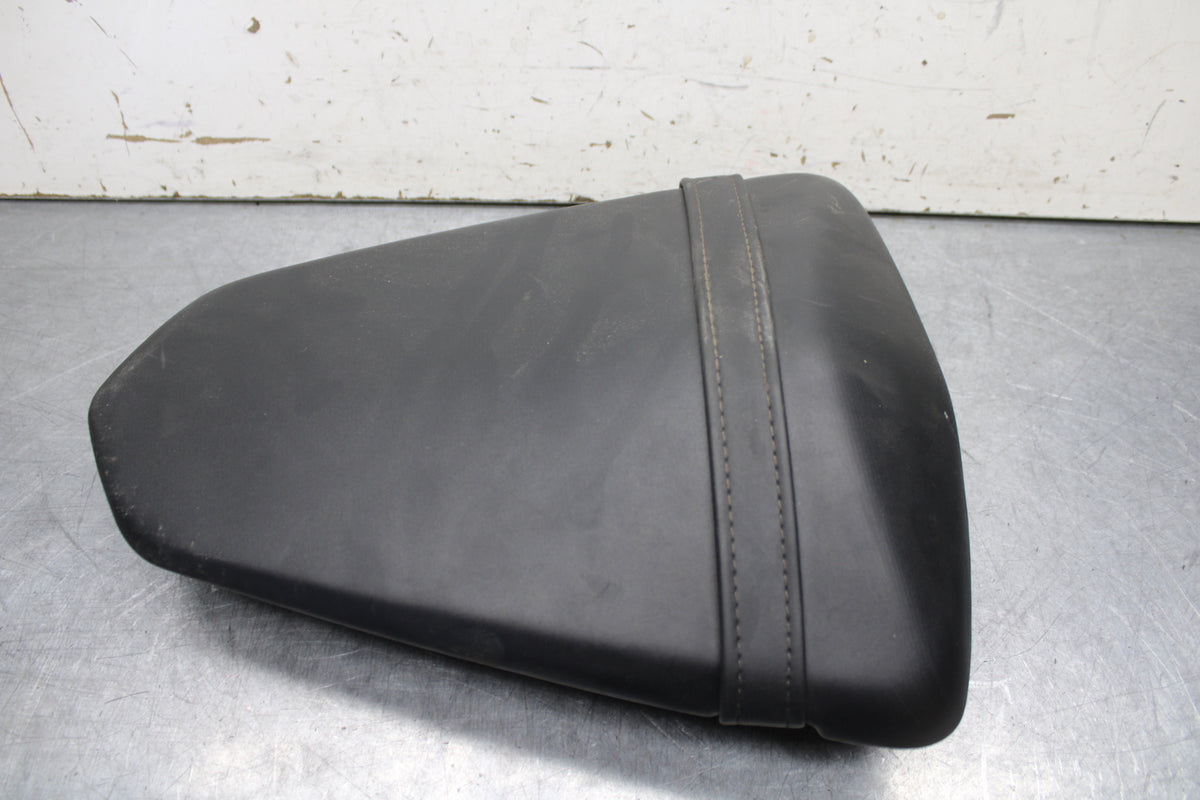 15-17 YAMAHA YZF R3 REAR BACK PASSENGER TANDEM SEAT PAD SADDLE PILLION BB651