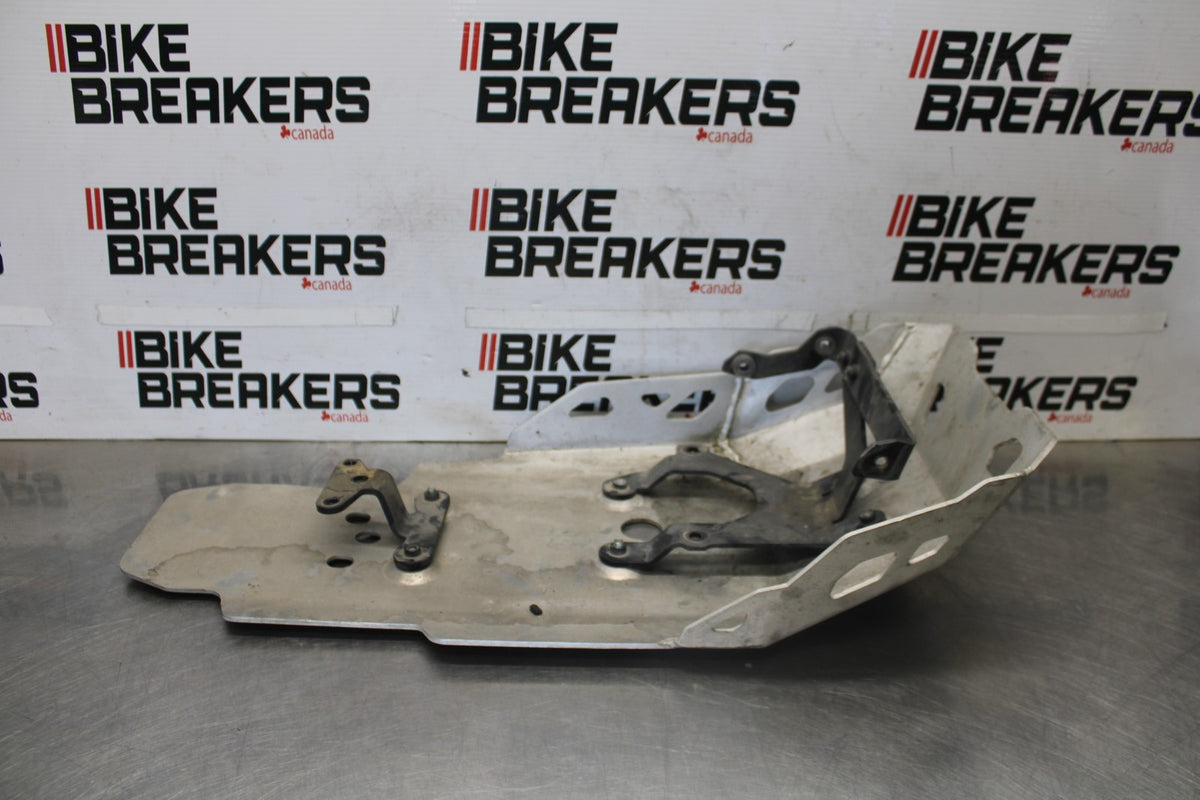 19 BMW F750GS SKID PLATE TRAY LOWER ENGINE FRAME GUARD BB938