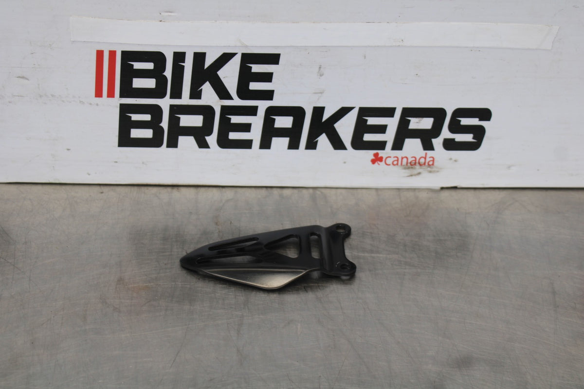 11-26 SUZUKI GSXR750 RIGHT REARSET REAR SET HEEL GUARD COVER  BB882