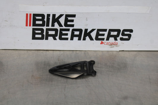 11-26 SUZUKI GSXR750 RIGHT REARSET REAR SET HEEL GUARD COVER  BB882