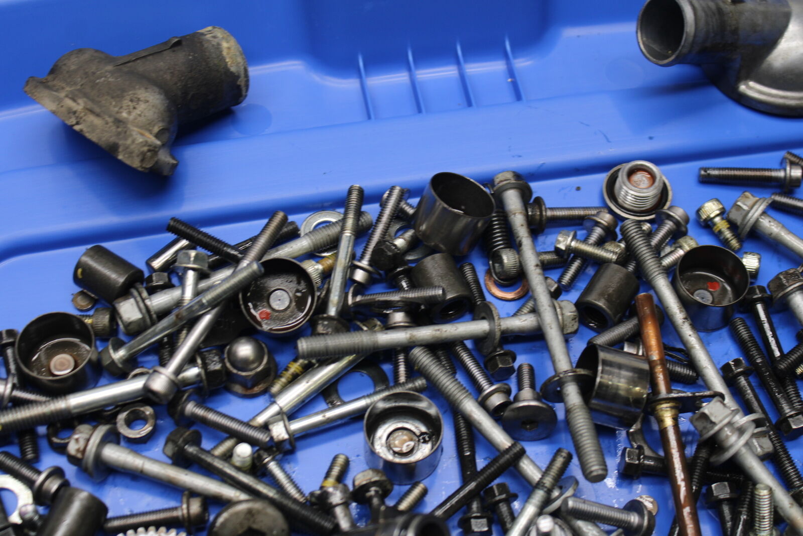 06 YAMAHA YZF R6 MOUNTING BOLTS HARDWARE MOTOR SCREWS BB716