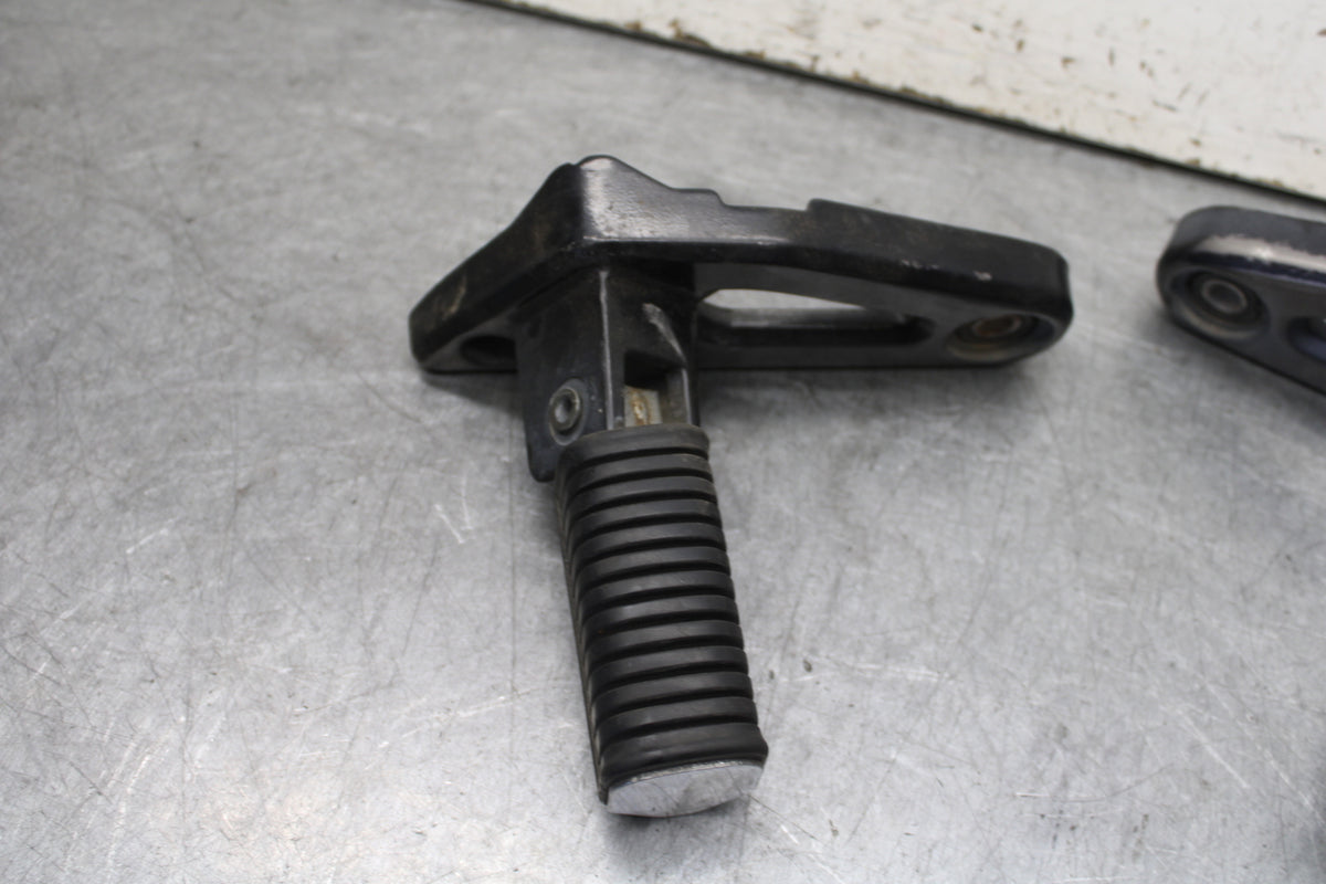 85-86 SUZUKI MADURA 1200 REAR PASSENGER FOOT STEP PEG  BB691