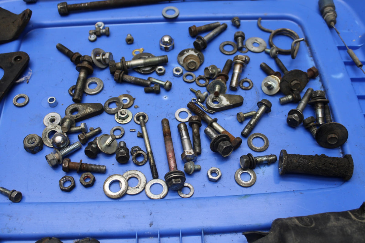 78-79 SUZUKI GS1000 MOUNTING BOLTS HARDWARE MOTOR SCREWS BB787