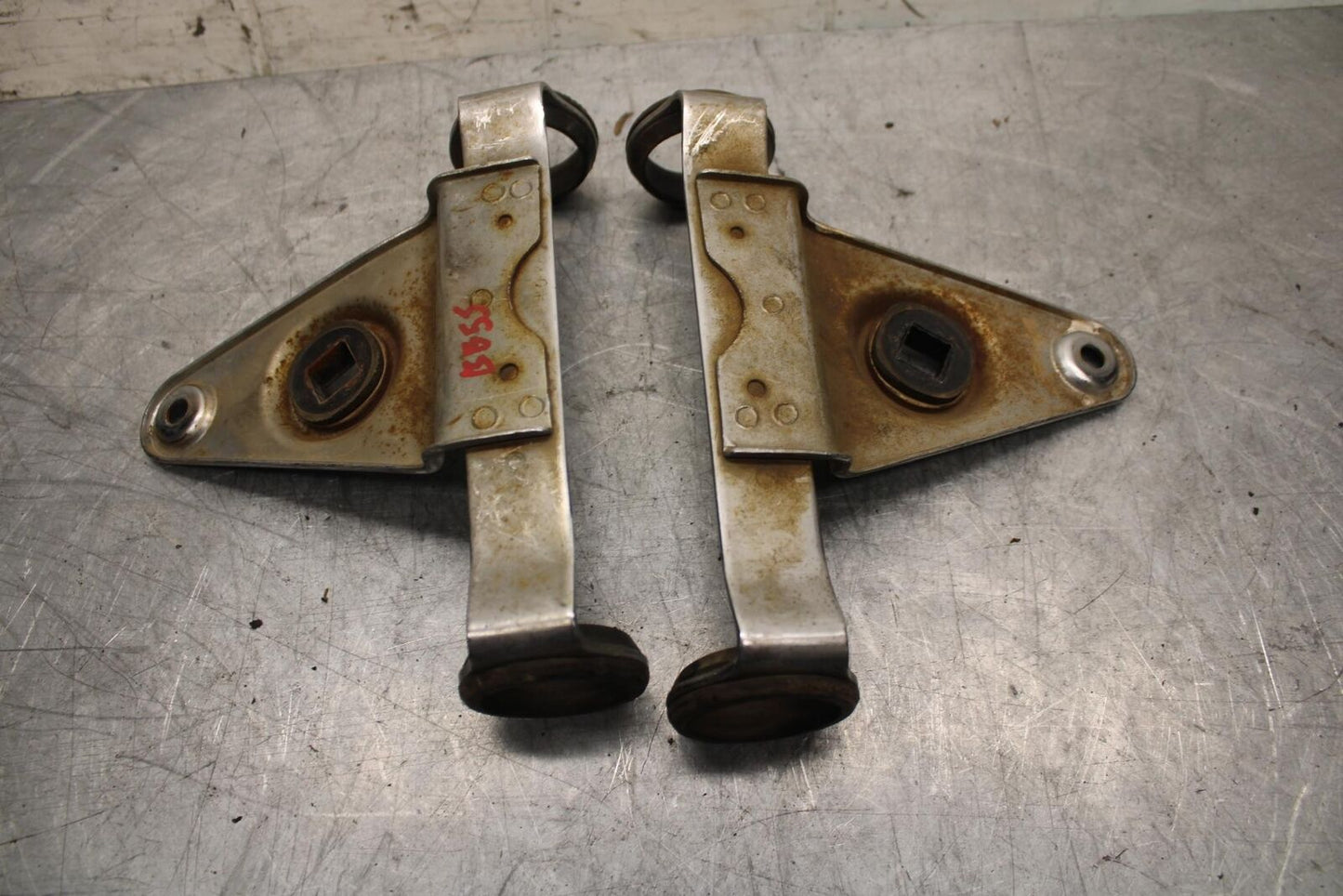 82-83 SUZUKI GS1100GL FRONT TURN SIGNAL MOUNT BRACKET HEADLIGHT BB30