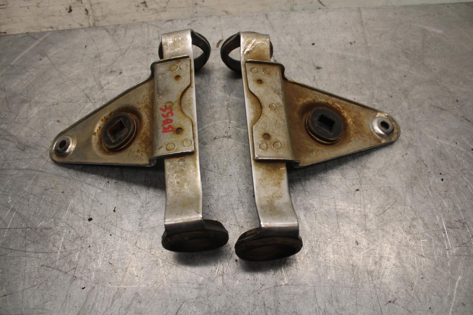 82-83 SUZUKI GS1100GL FRONT TURN SIGNAL MOUNT BRACKET HEADLIGHT BB30